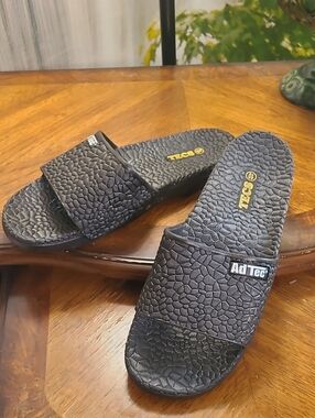 New! AdTec Mens 10 Classic Black Pebble Textured Slide Sandals